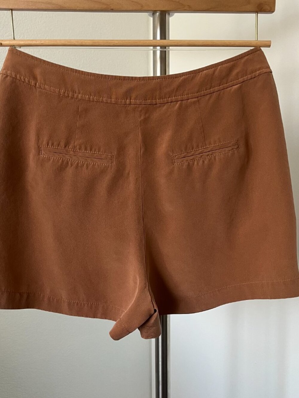 Tibi New York 100% Silk Pleated Front Tailored Shorts Brown / Caramel Size 2 - Picture 2 of 7